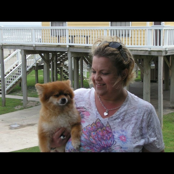 Meet your Posher, Michele,I live in Texas, I ♥️Jewlery,Hand bags, Pets, cloths! - Picture 5 of 16